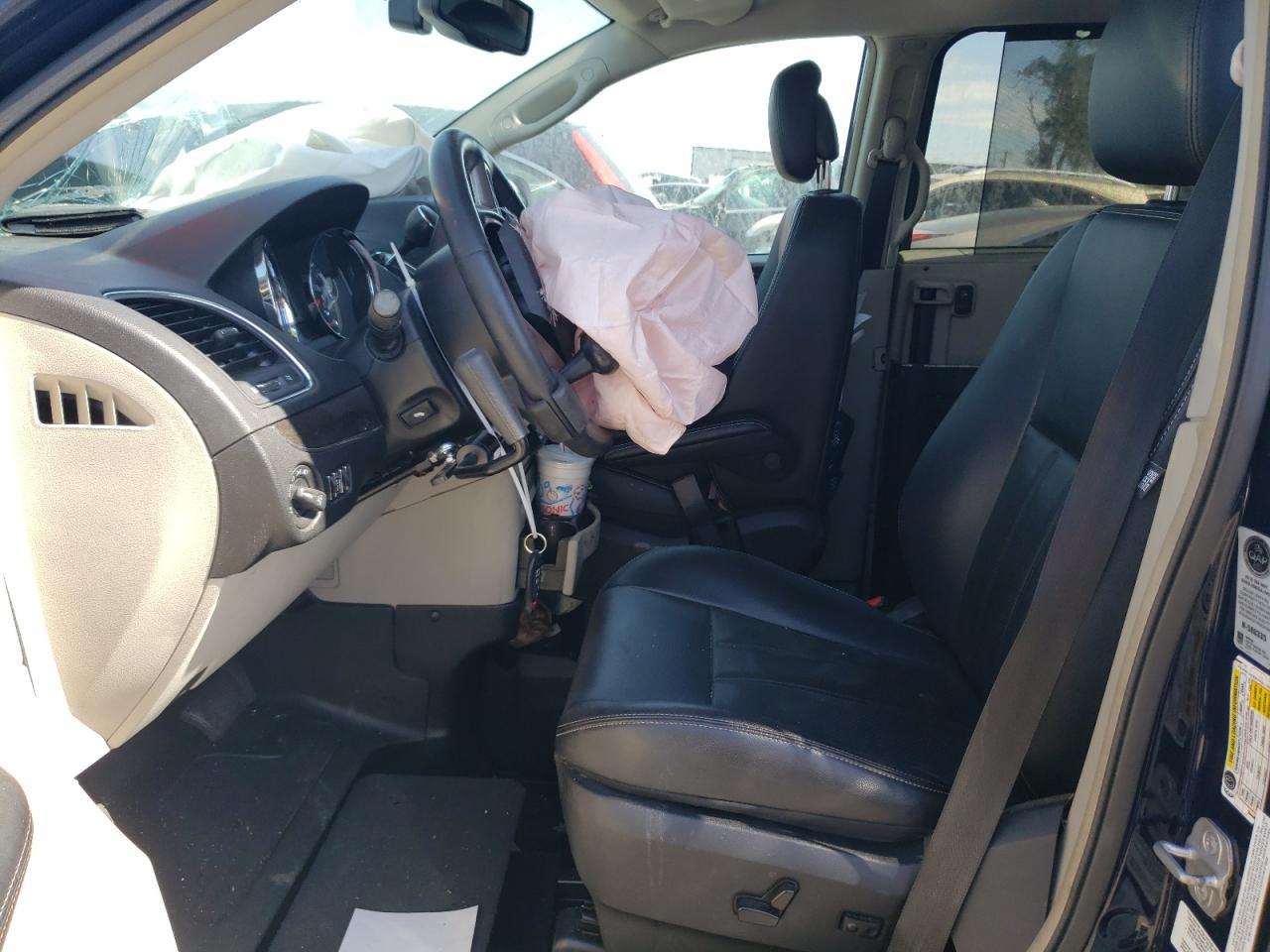 2013 Chrysler Town & Country Touring L - Фото 7