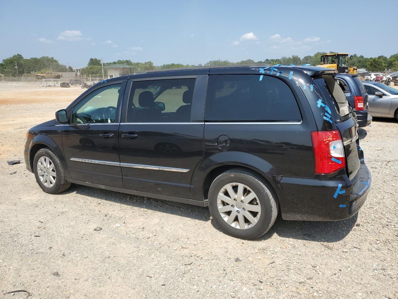 2016 Chrysler Town & Country Touring - Image 2