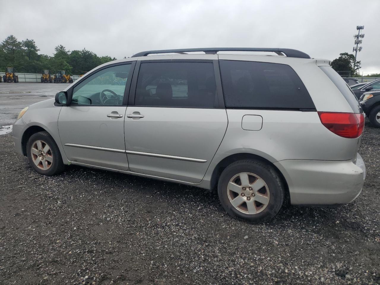 2004 Toyota Sienna Ce - Image 2
