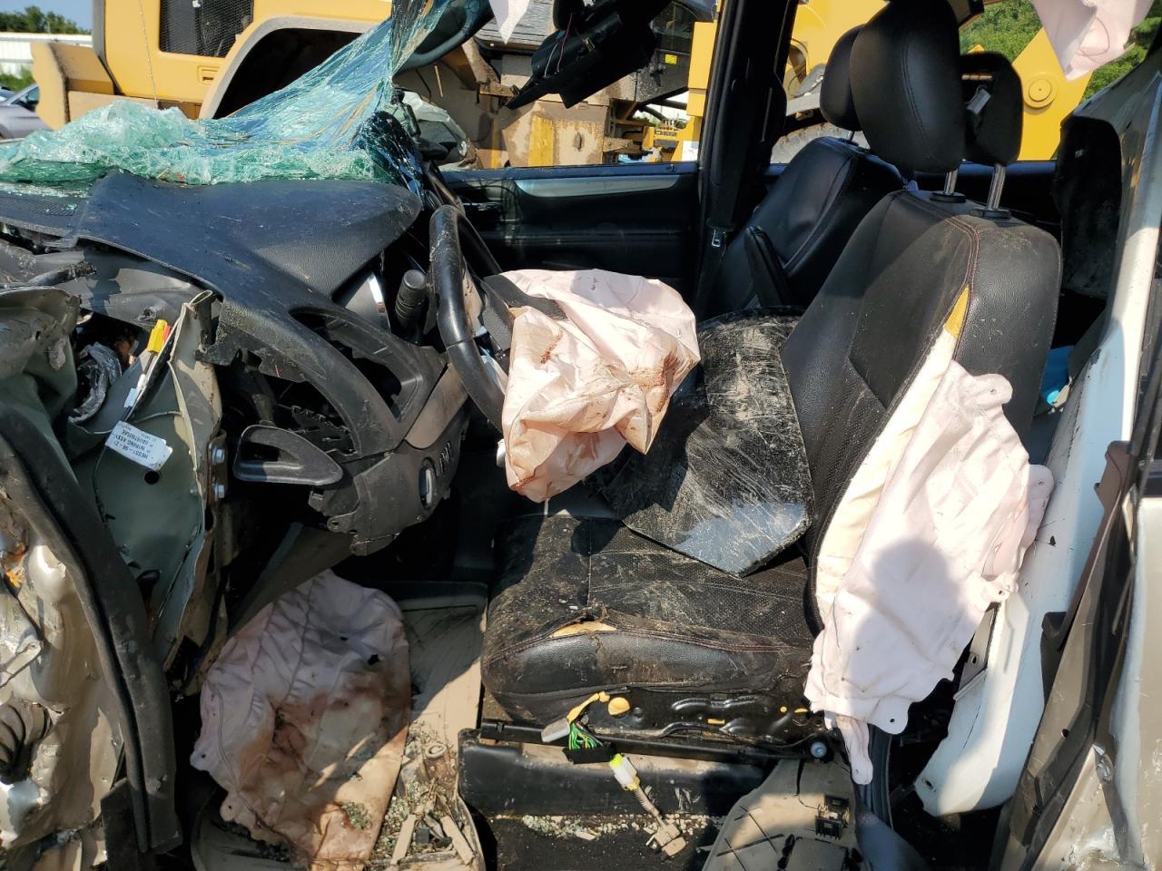 2014 Dodge Grand Caravan R/T - Image 7