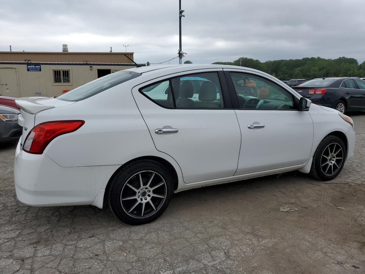 2015 Nissan Versa S - Фото 3