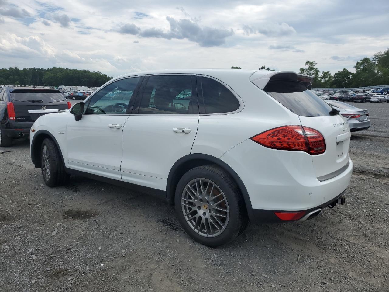 2014 Porsche Cayenne - Image 2
