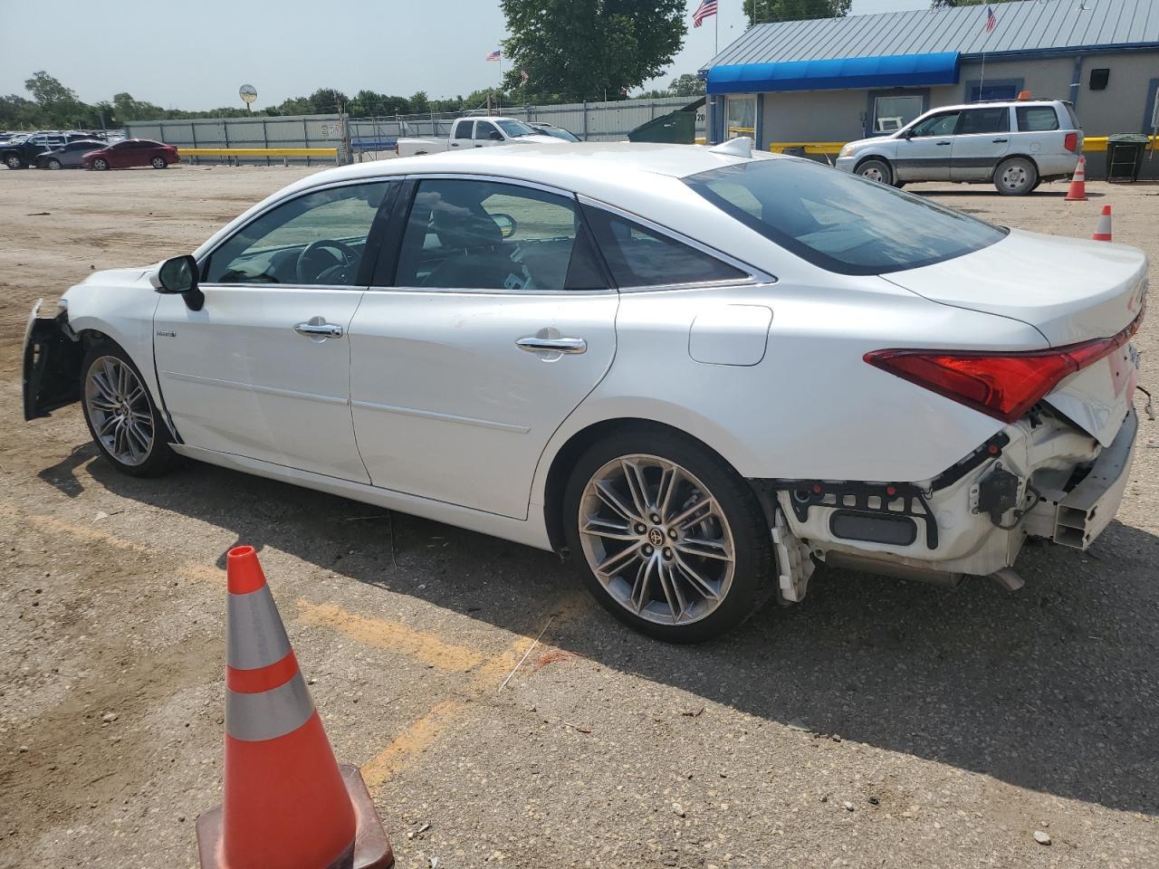 2021 Toyota Avalon Limited - Фото 2