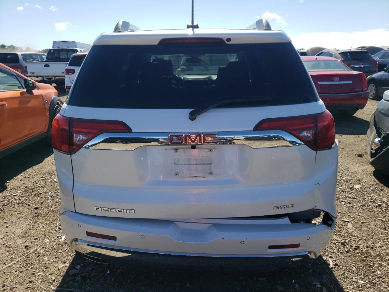 2017 GMC Acadia Denali - Фото 6