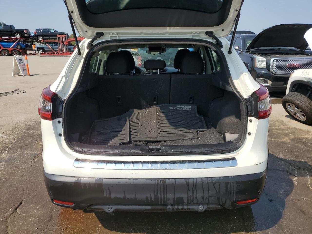 2020 Nissan Rogue Sport S - Image 6