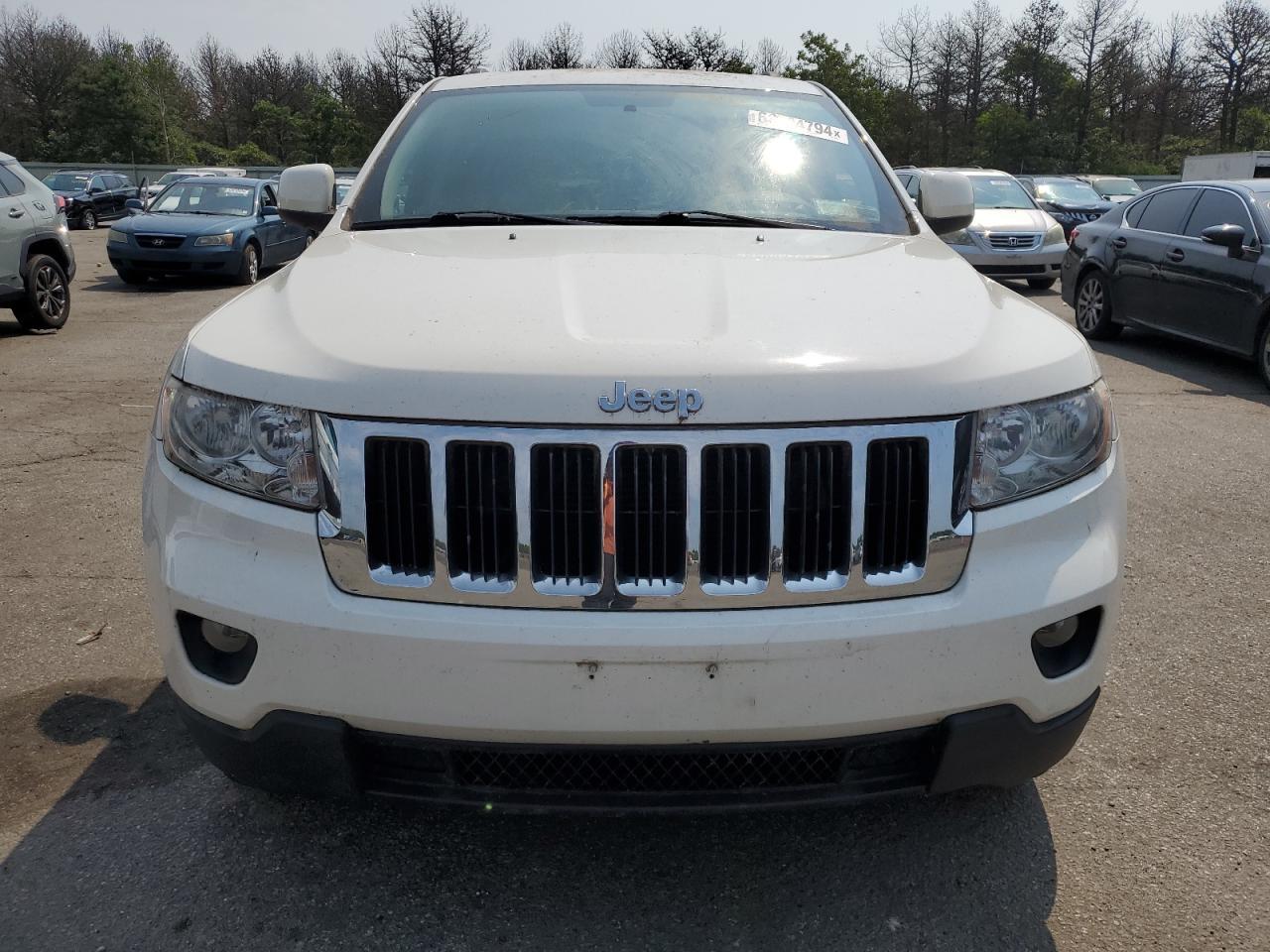 2011 Jeep Grand Cherokee Laredo - Image 5