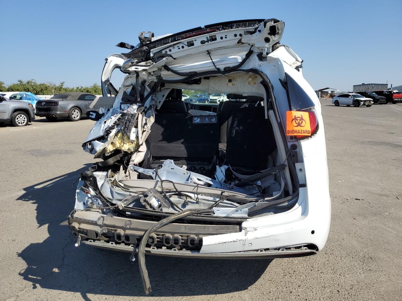 2017 Chrysler Pacifica Touring L - Image 6