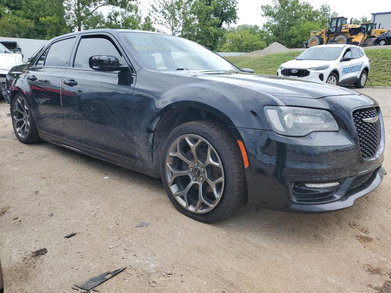 2017 Chrysler 300 S - Фото 4