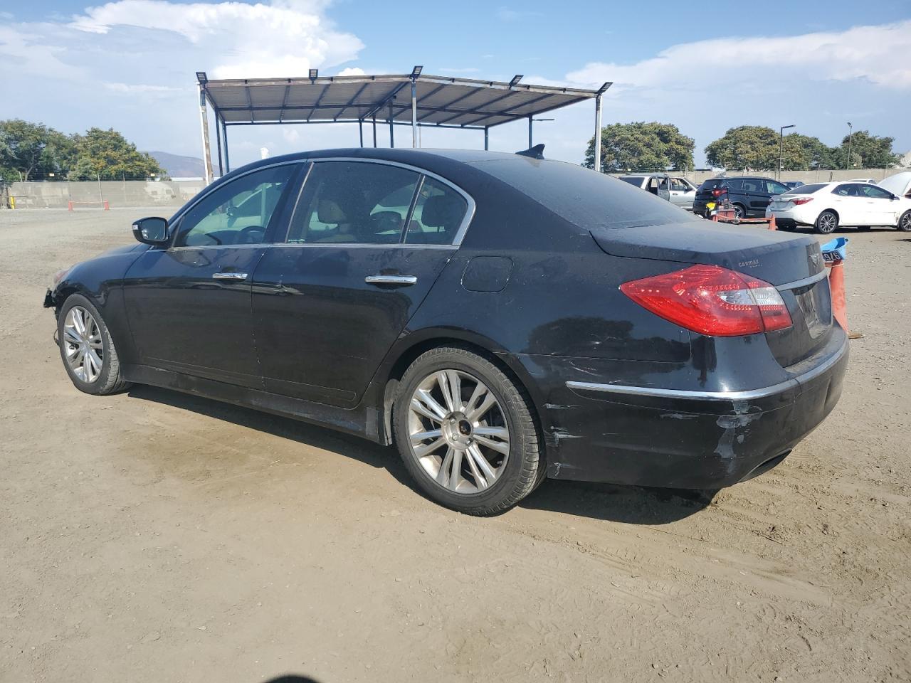 2014 Hyundai Genesis 3.8L - Фото 2