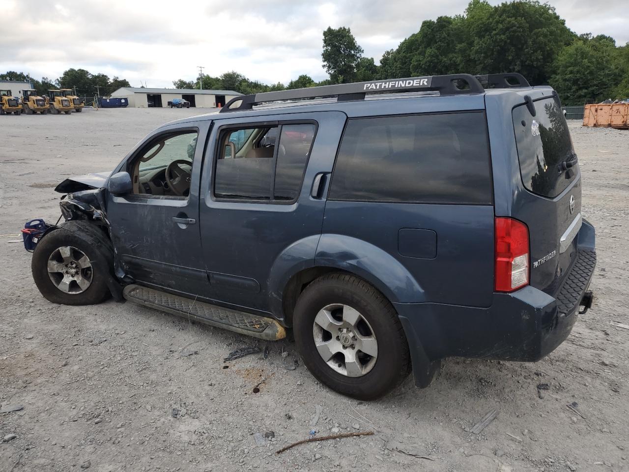 2007 Nissan Pathfinder Le - Image 2