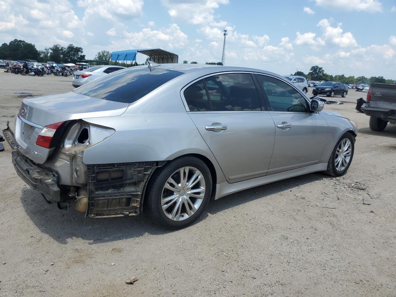 2013 Hyundai Genesis 3.8L - Фото 3