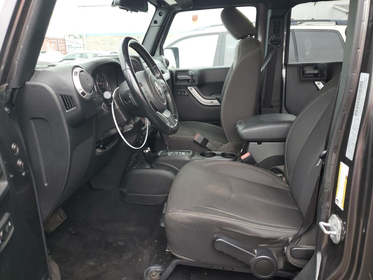 2017 Jeep Wrangler Unlimited Sahara - Image 7