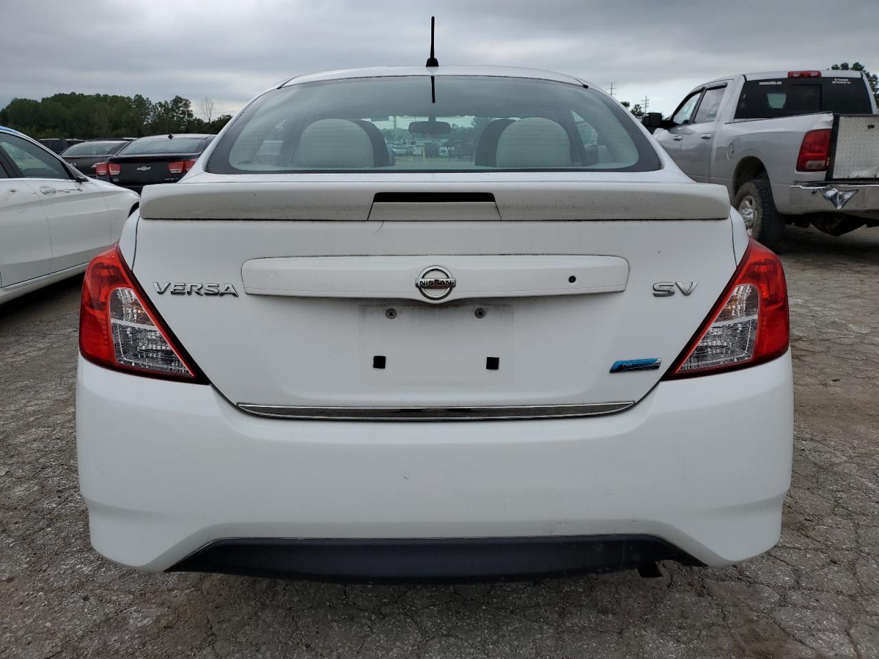 2015 Nissan Versa S - Фото 6