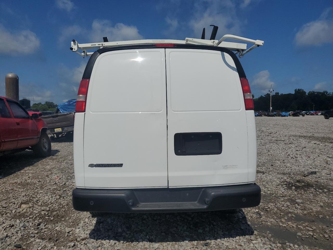 2017 Chevrolet Express G2500 - Image 6