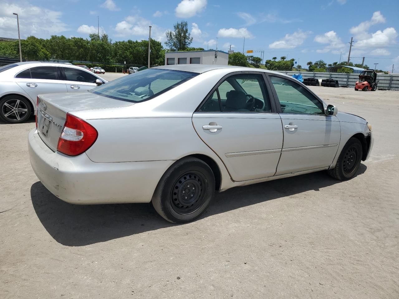 2004 Toyota Camry Le - Фото 3