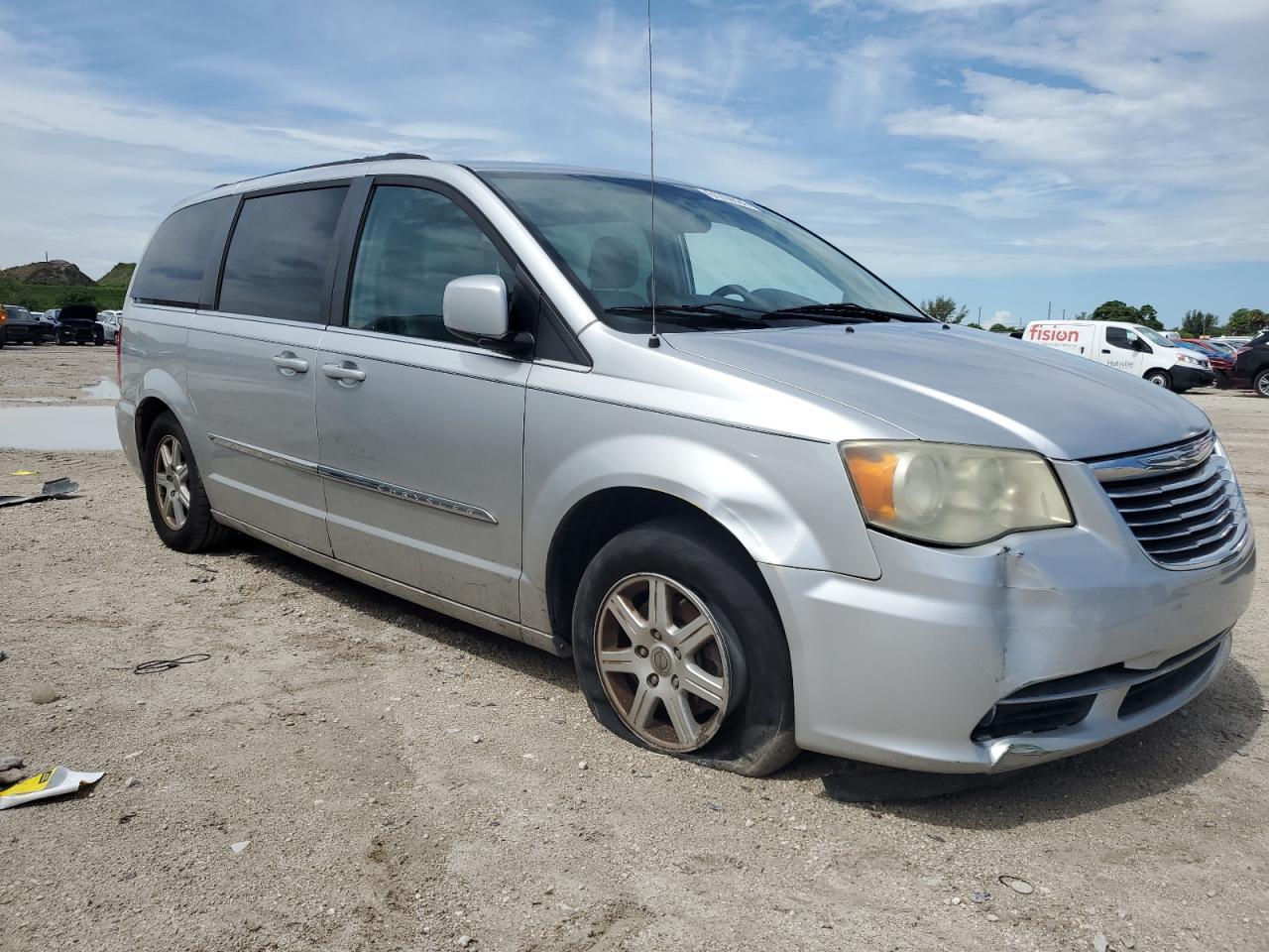 2011 Chrysler Town & Country Touring - Image 4