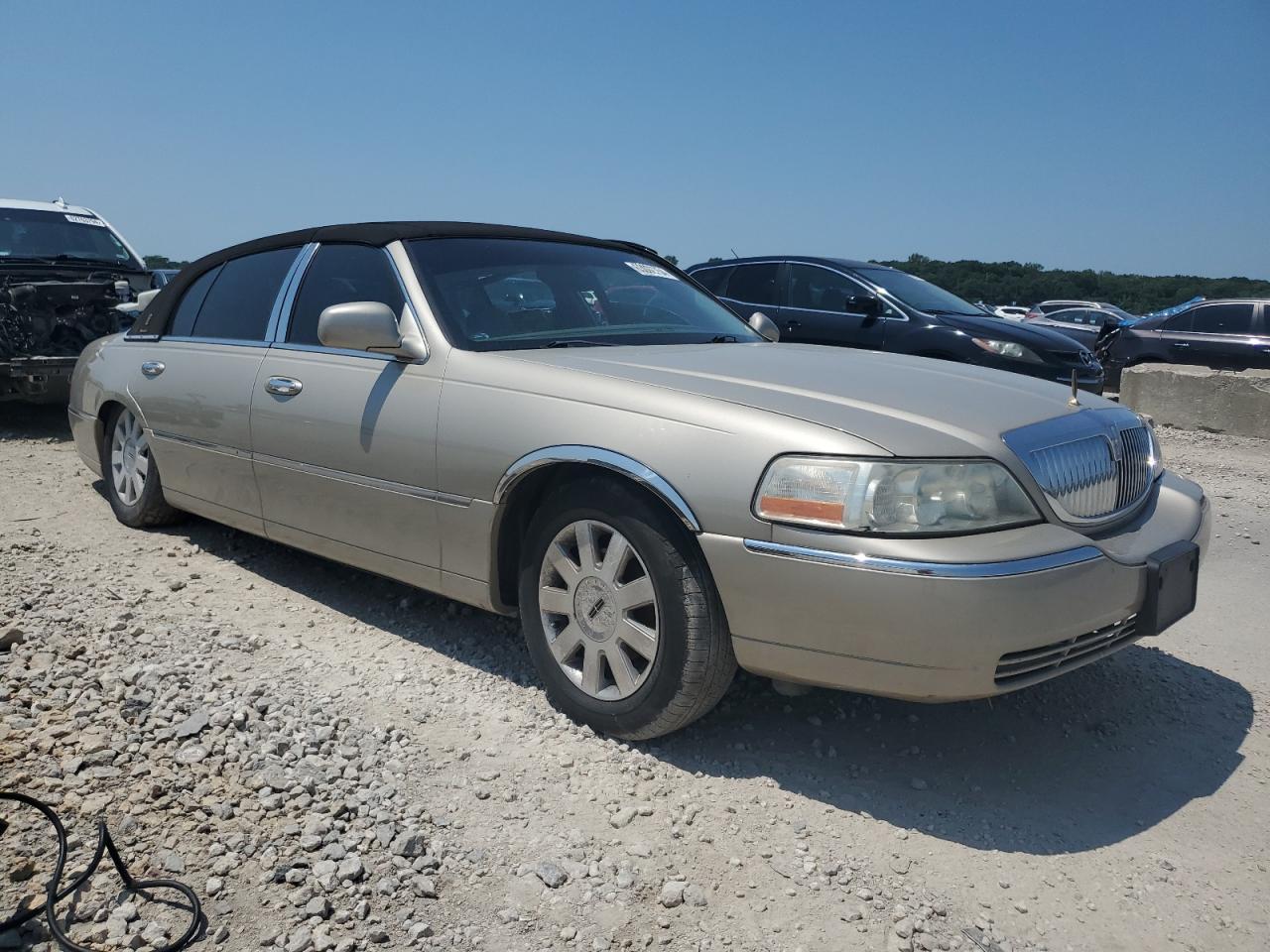 2004 Lincoln Town Car Ultimate Long Wheelbase - Image 4