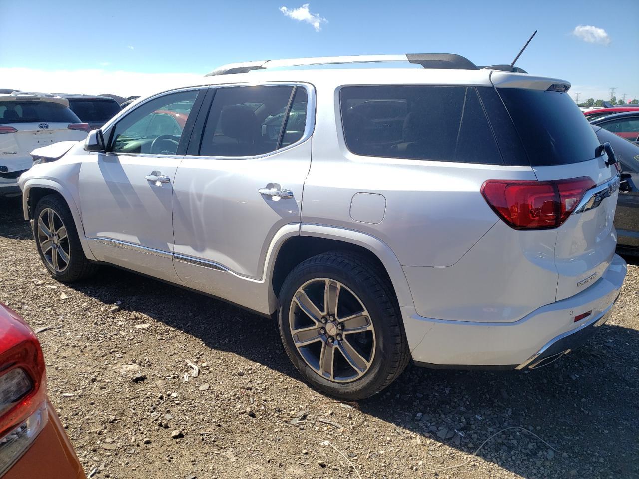2017 GMC Acadia Denali - Фото 2