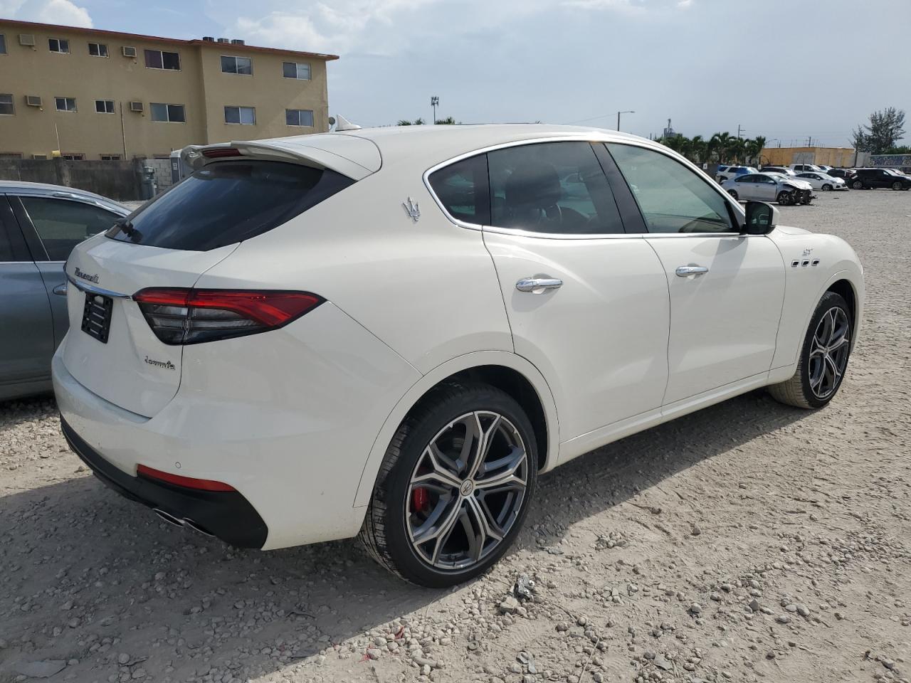 2022 Maserati Levante Base - Фото 3
