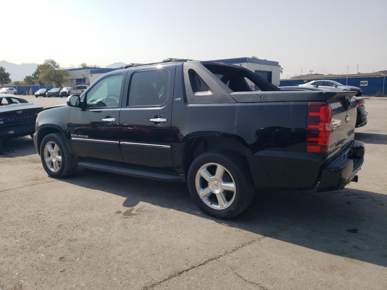 2011 Chevrolet Avalanche Ltz - Image 2