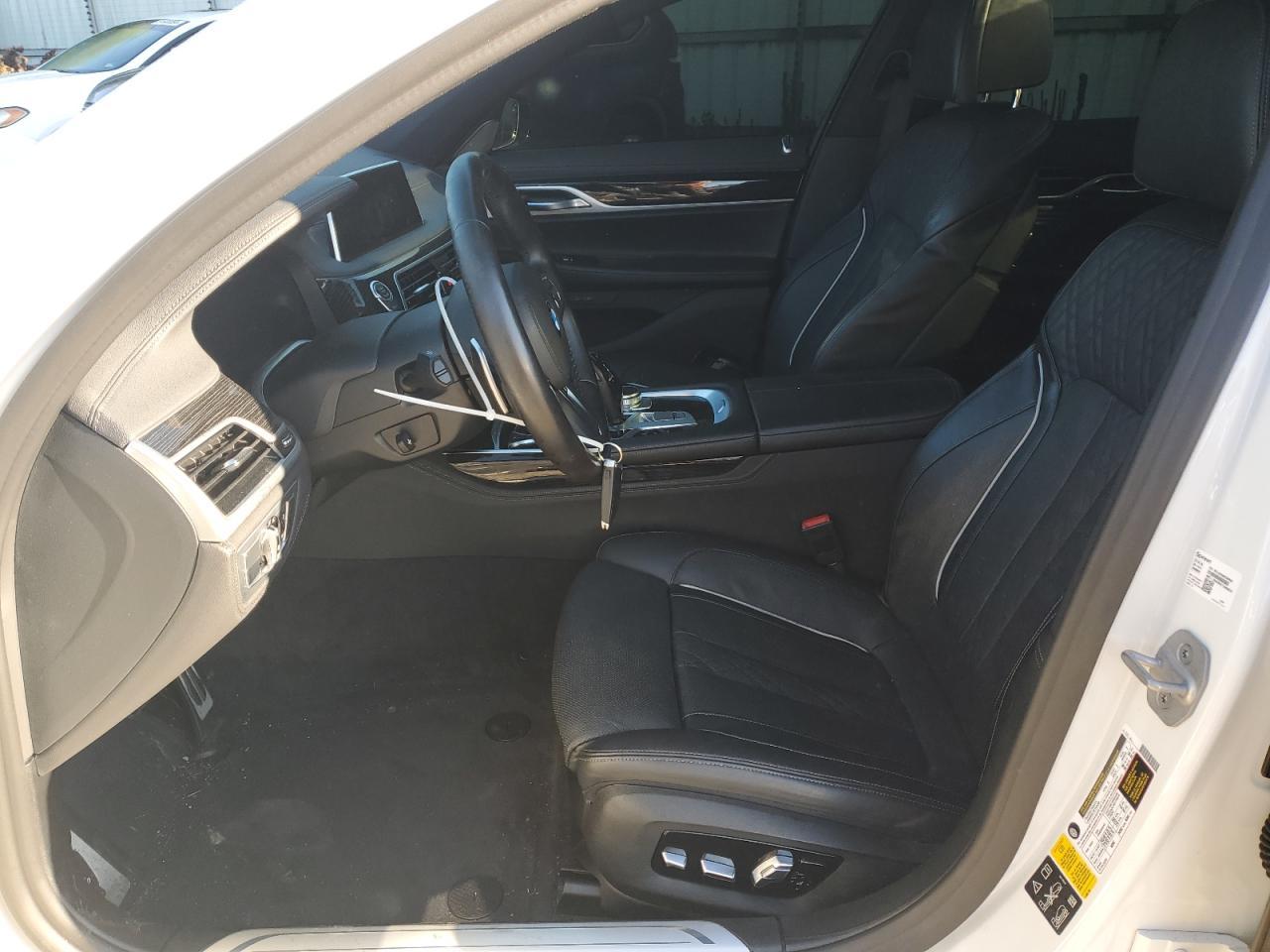 2022 BMW 750 Xi - Image 7