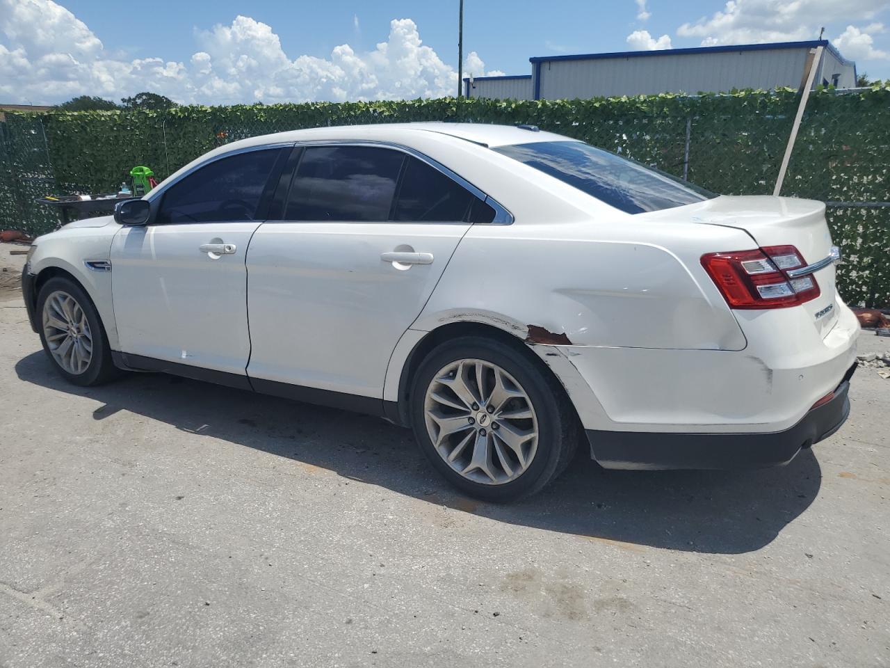 2014 Ford Taurus Limited - Image 2