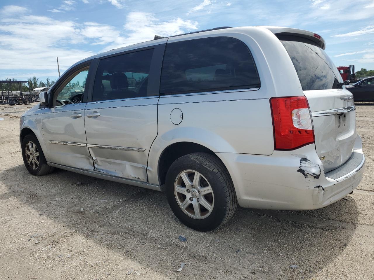 2011 Chrysler Town & Country Touring - Image 2