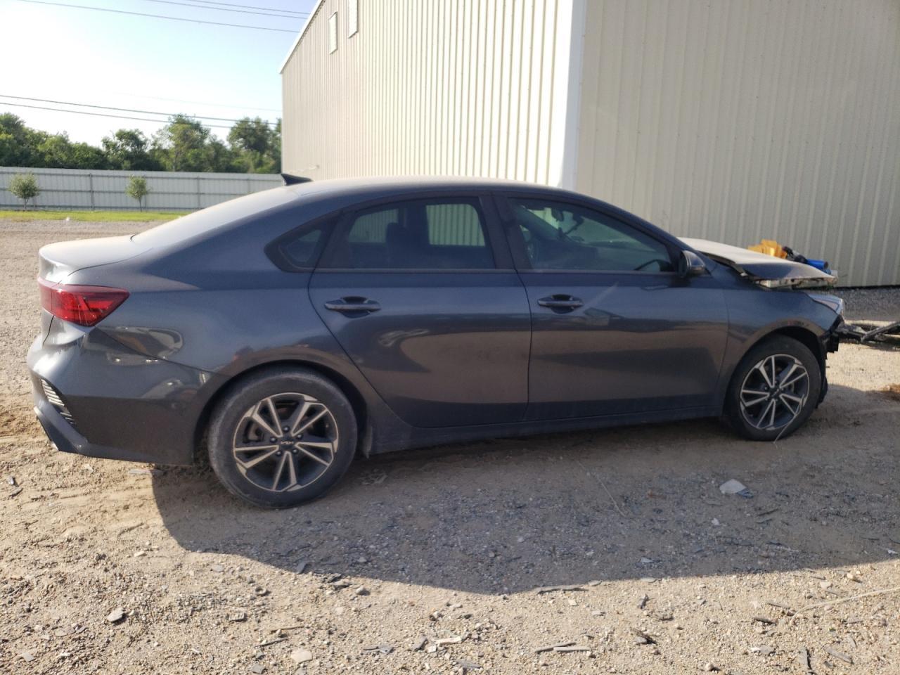 2022 Kia Forte Fe - Image 3