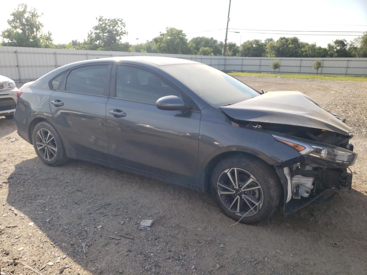 2022 Kia Forte Fe - Image 4
