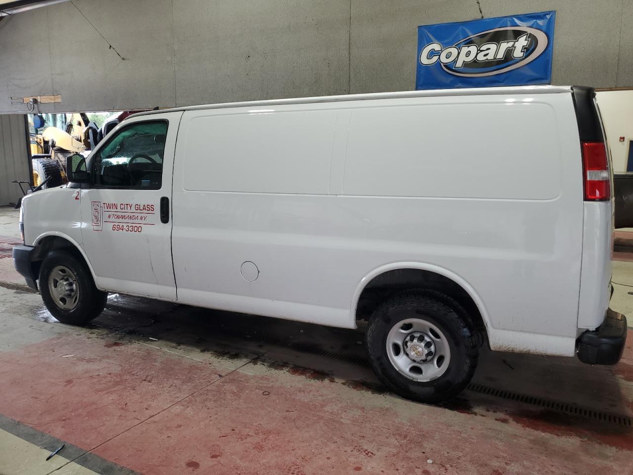 2018 Chevrolet Express G2500 - Фото 2