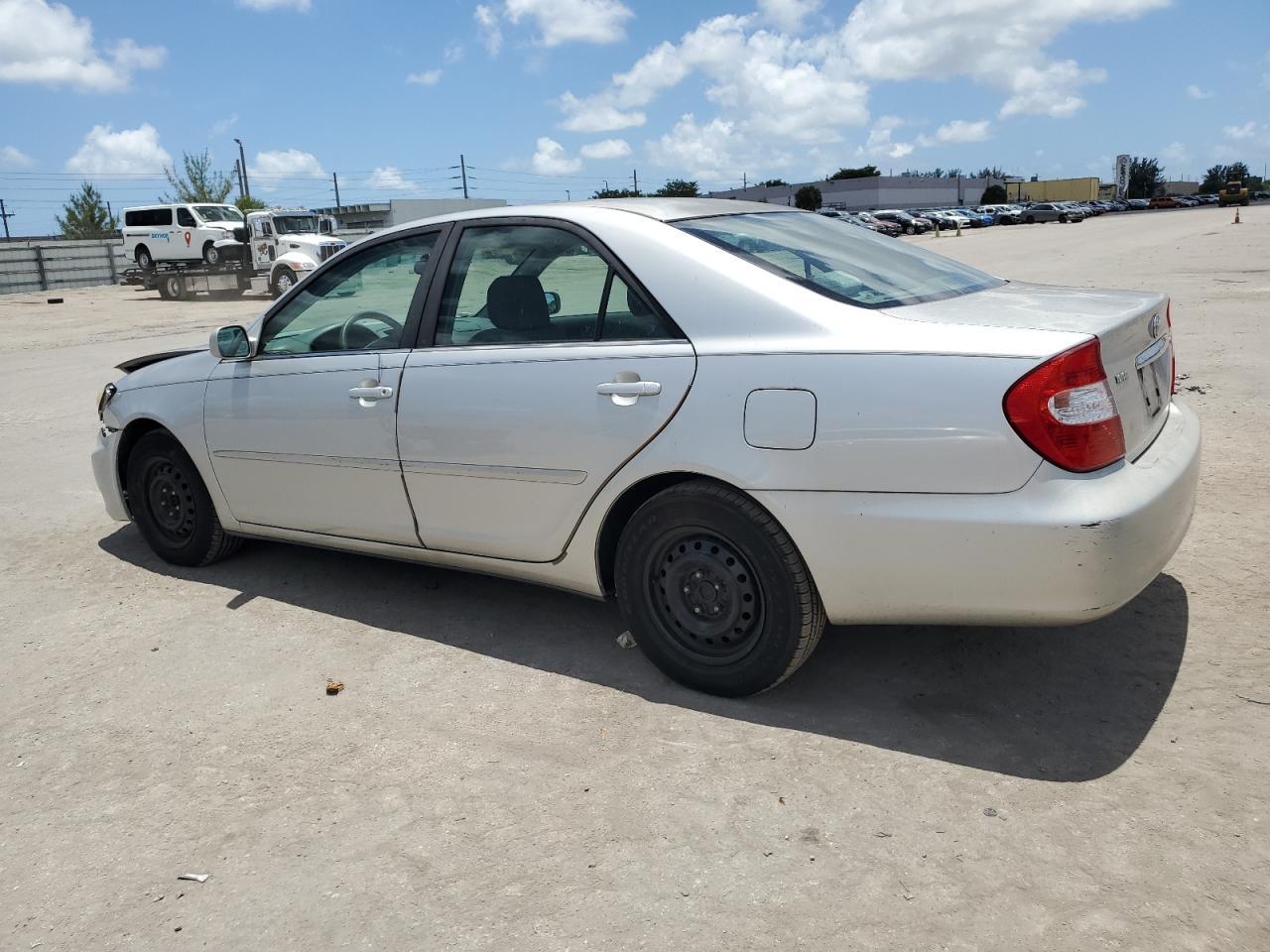 2004 Toyota Camry Le - Фото 2