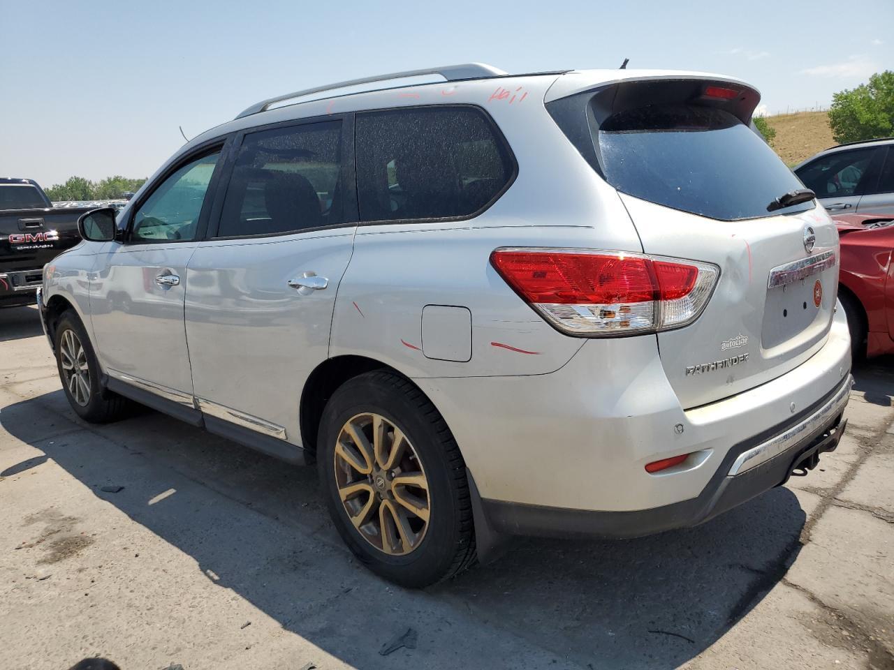 2013 Nissan Pathfinder S - Image 2