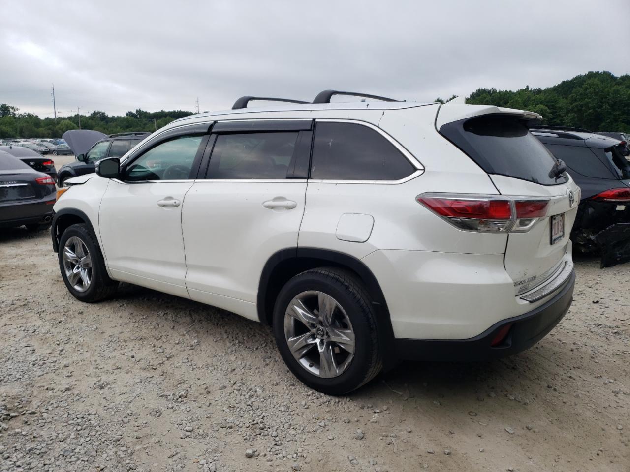 2016 Toyota Highlander Xle - Image 2