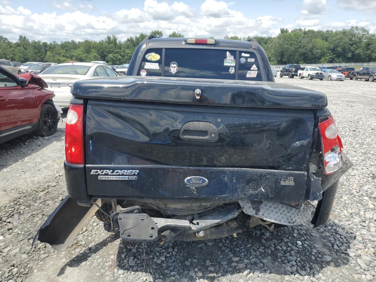 2004 Ford Explorer S - Image 6