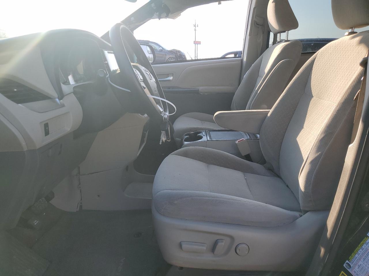 2017 Toyota Sienna Le - Фото 7