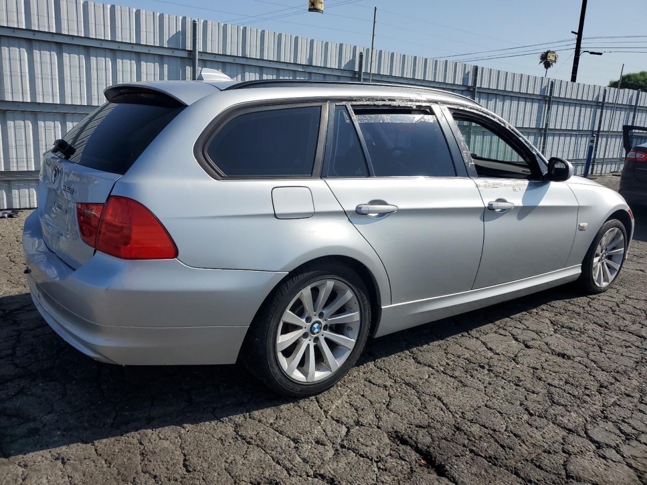 2011 BMW 328 Xi - Image 3