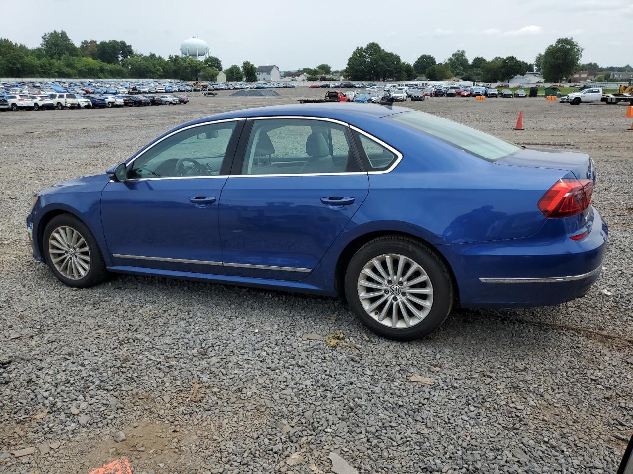 2017 Volkswagen Passat Se - Image 2