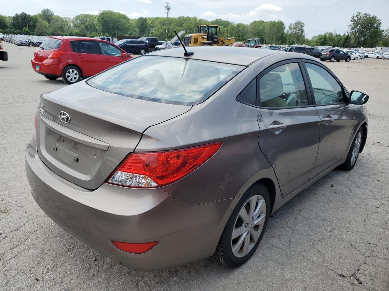 2013 Hyundai Accent Gls - Image 3