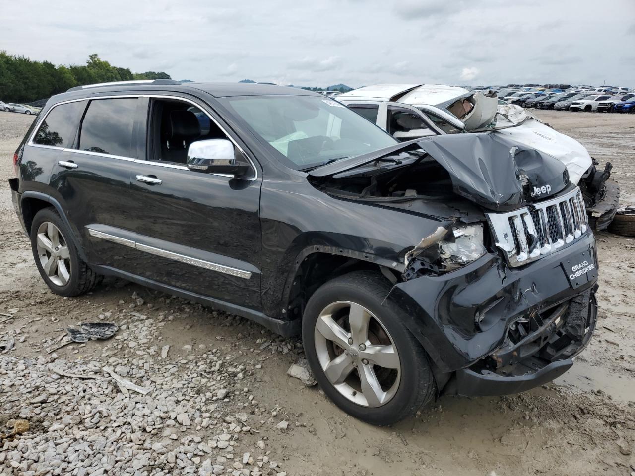 2013 Jeep Grand Cherokee Overland - Image 4