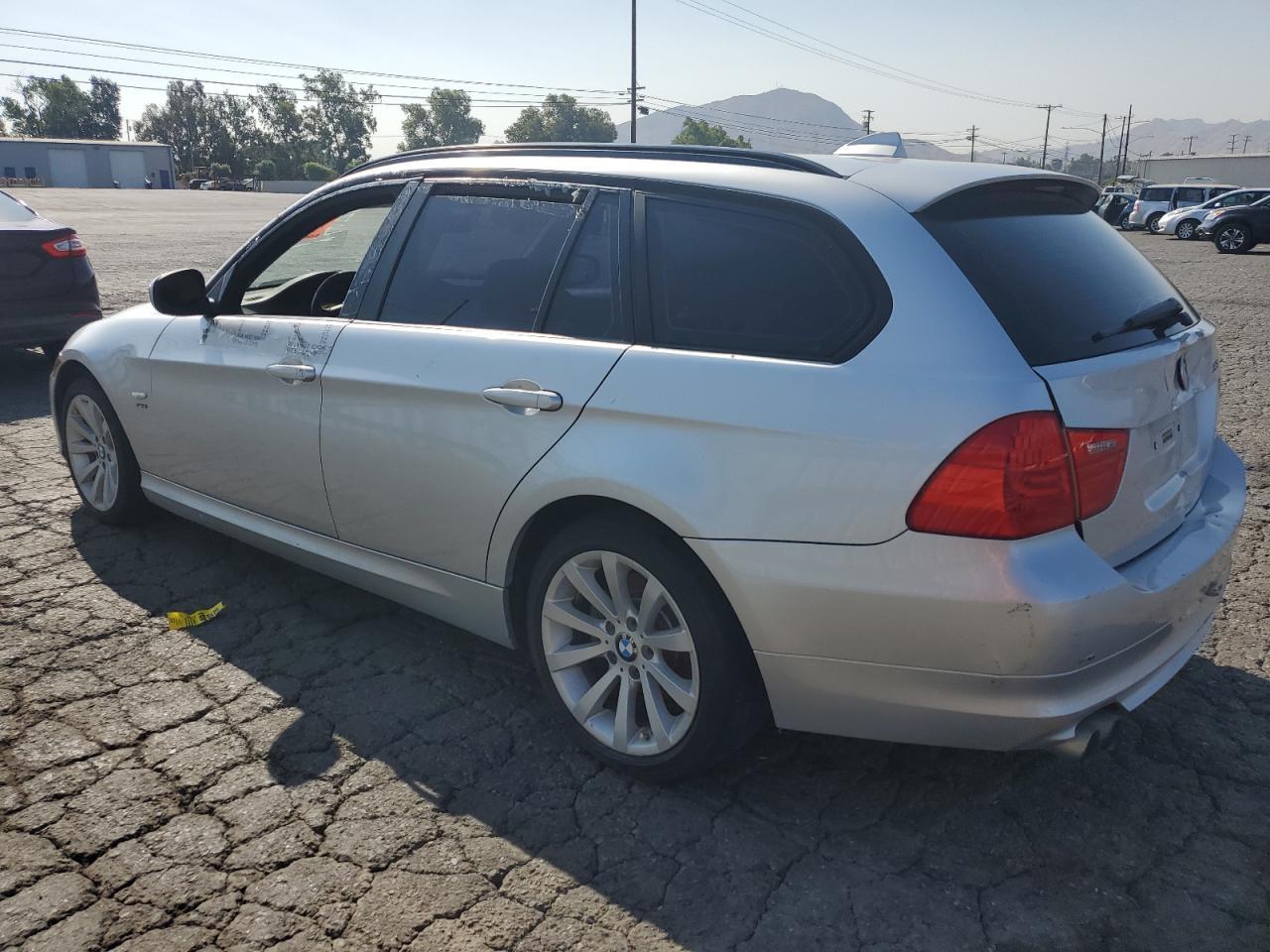 2011 BMW 328 Xi - Image 2
