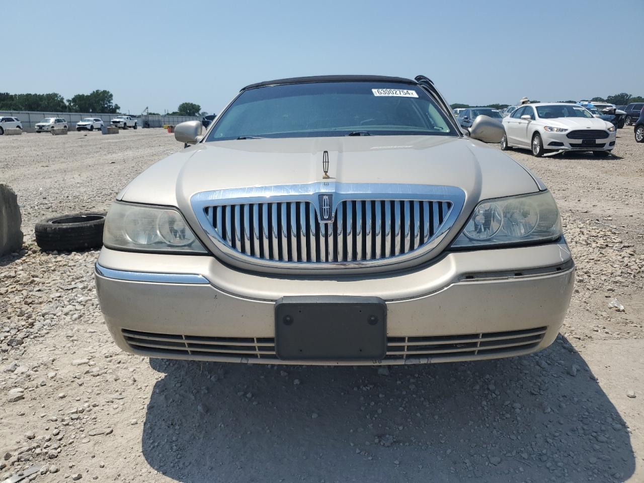 2004 Lincoln Town Car Ultimate Long Wheelbase - Image 5