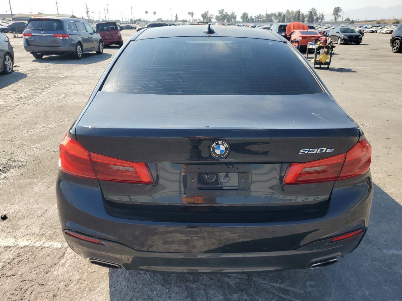 2020 BMW 530E - Фото 6