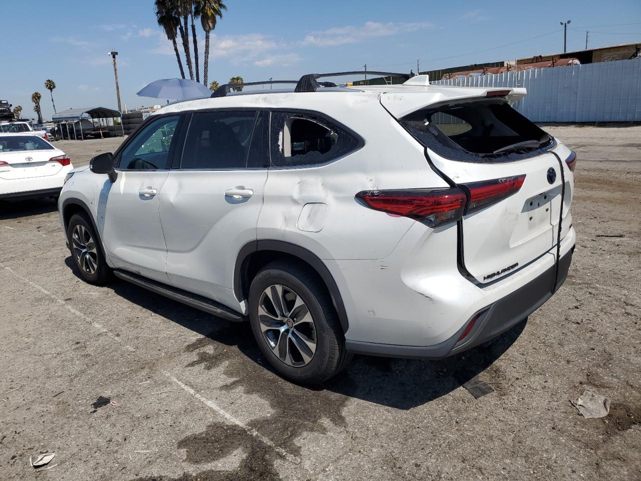 2022 Toyota Highlander Hybrid Xle - Image 2