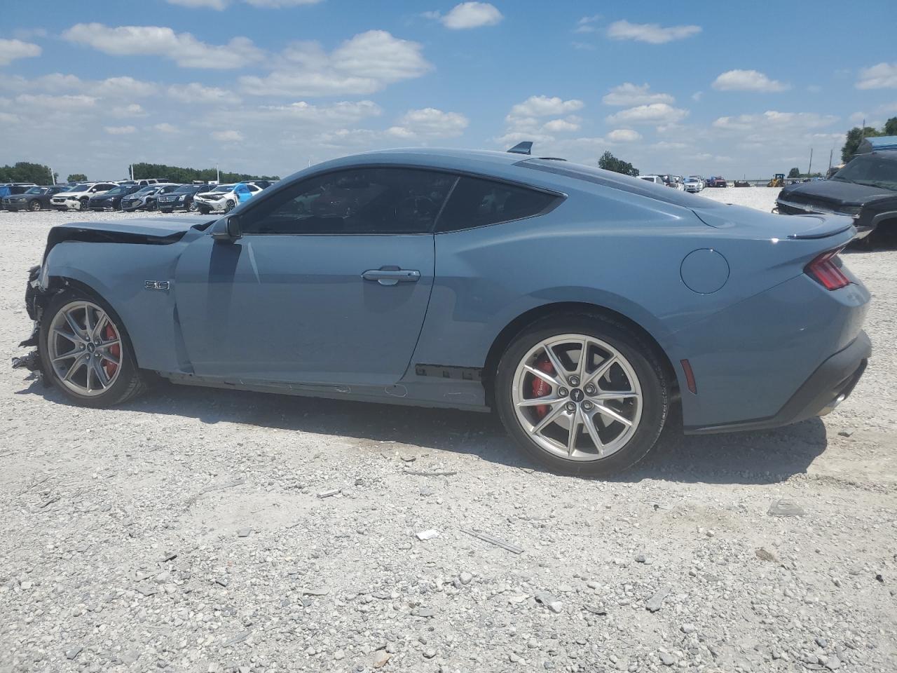 2024 Ford Mustang Gt - Фото 2
