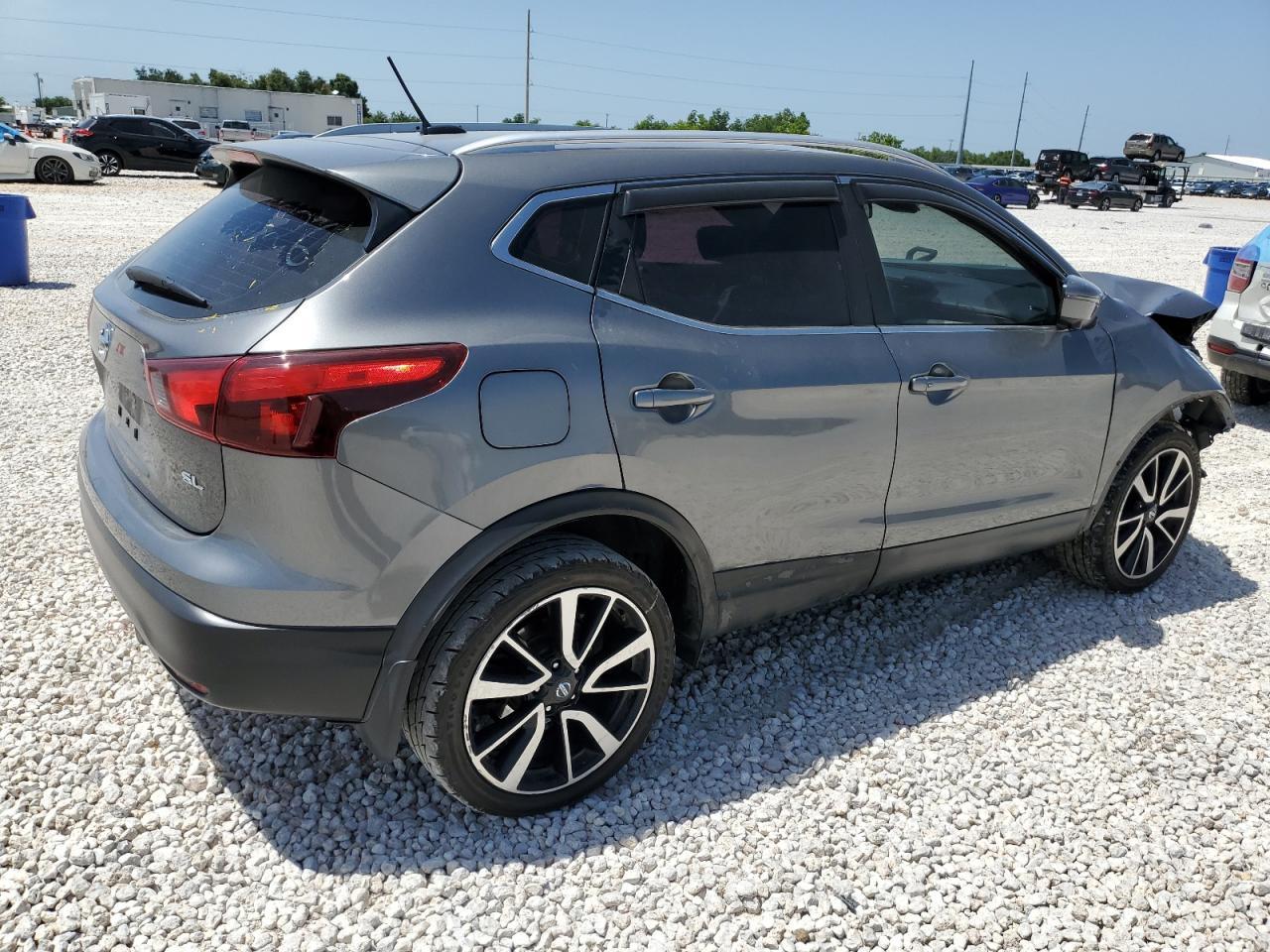 2017 Nissan Rogue Sport S - Image 3