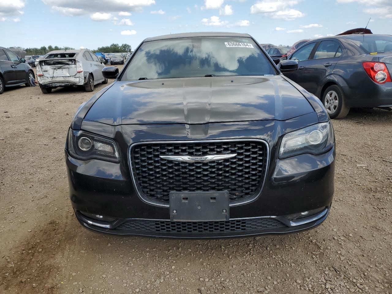 2016 Chrysler 300 S - Image 5