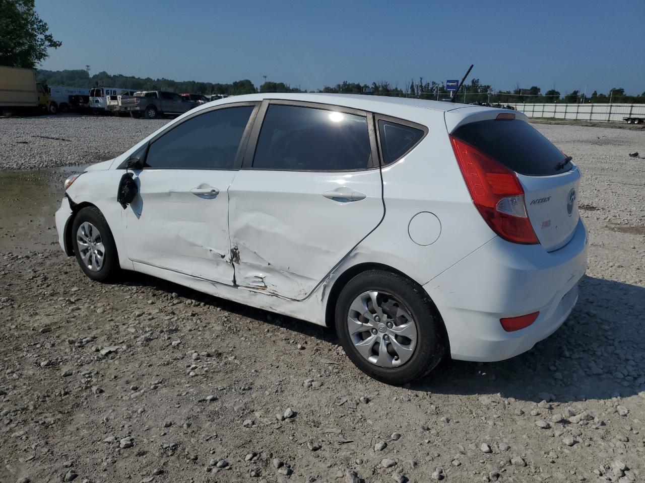 2017 Hyundai Accent Se - Фото 2