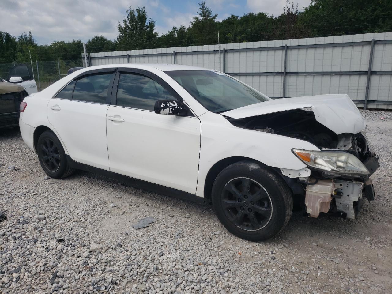 2011 Toyota Camry Le - Фото 4