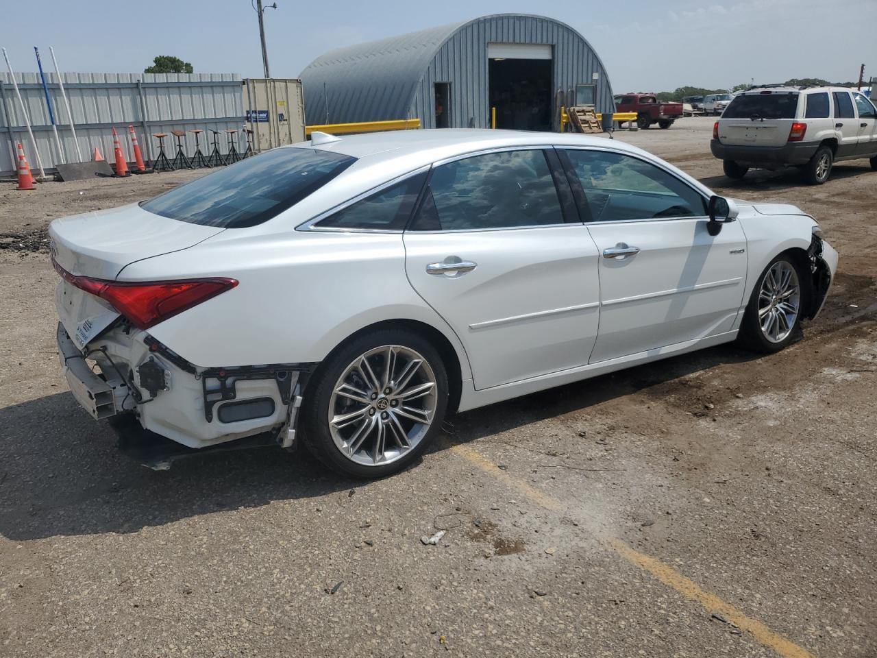2021 Toyota Avalon Limited - Фото 3