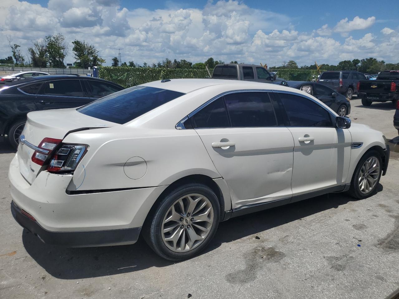 2014 Ford Taurus Limited - Image 3